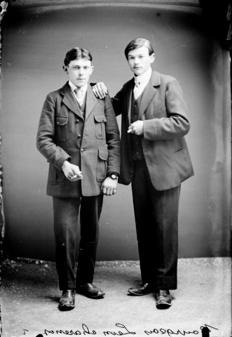 Deux jeunes hommes, Léon Bourgeois. Charency