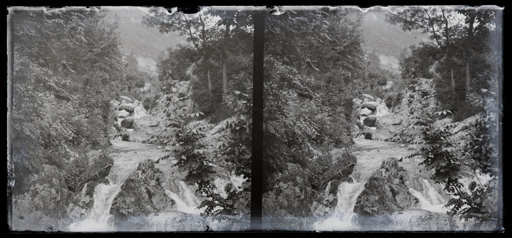 Cascade en forêt, près de Prats-de-Mollo.