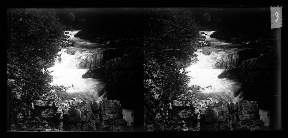 Rivière avant les Pertes de l'Ain, à Bourg-de-Sirod.