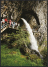 Grotte de Baume les Messieurs - Jura - Cascade et passerelle d' entrée aux grottes