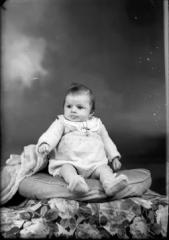 Enfant. Gendarme. Brocard