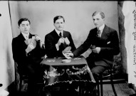 Trois hommes jouant aux cartes. Besançon. Poux. Nozeroy