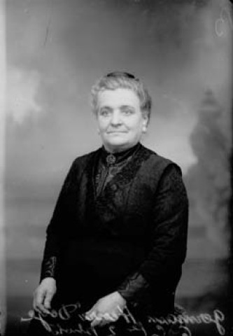 Femme Henri Germain. Doye