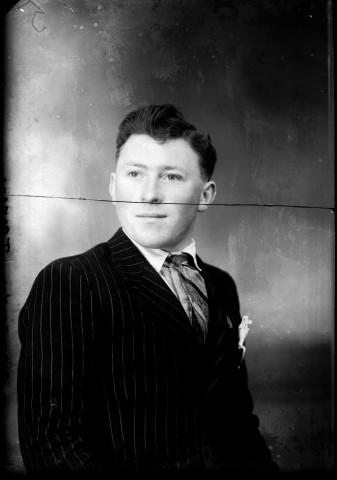 Guy Jules. La Favière