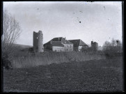 Ruines du château et ferme du Parc à Vers-en-Montagne.