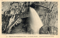 Baume-les-Messieurs (Jura). 95. La grande cascade et la passerelle d'entrée des grottes. Paris, B.F.