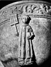 Eglise : Bas relief d'un bénitier représentant saint Laurent et son gril.