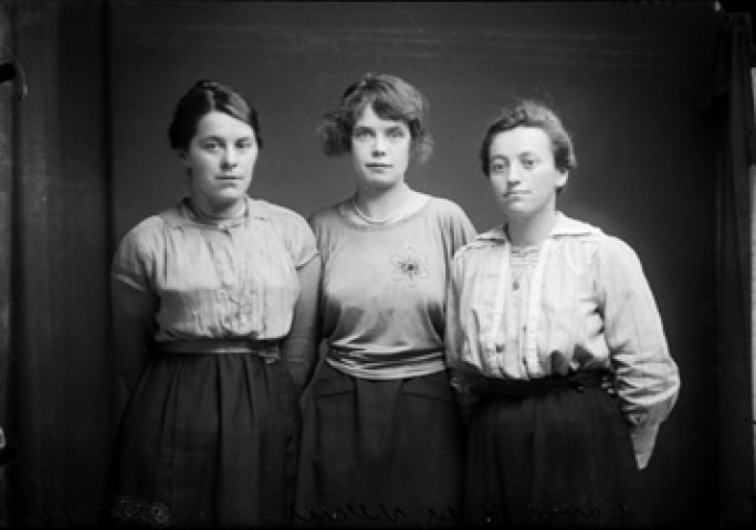 Trois femmes David. Petit-Villard