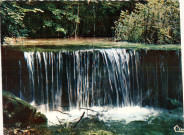 Domaine de Chalain (Jura). C.I.82N. La cascade mystérieuse. Mâcon (Saône-et-Loire) "cim" 26, imprimerie Combier.