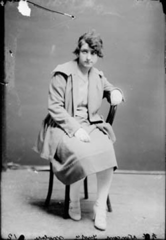 Mademoiselle Vincent, institutrice. Molpré