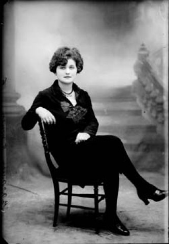 Une jeune fille Jacques. Pesmes