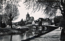 Dole (Jura). 9003. La cathédrale et le canal. Glatigny.