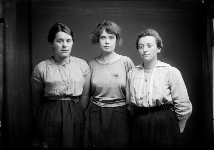 Trois femmes David. Petit-Villard