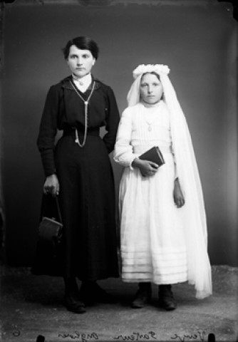 Communiante Vue Pasteur. Onglières