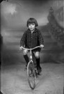 Enfant Blondeau sur un vélo. Nozeroy