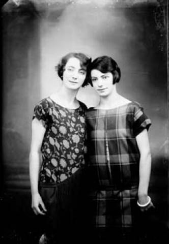 Deux femmes Gauthier. Moirans