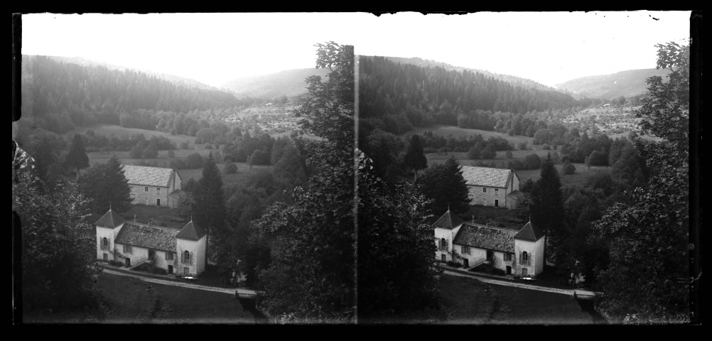 Maisons vues depuis le haut du Saut Girard.