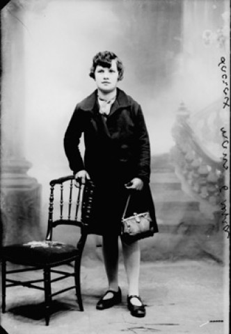 Une femme Lacroix. Les Nans