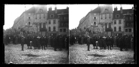 Défilé à Lons-le-Saunier : un char "Château fort" place de la Liberté.