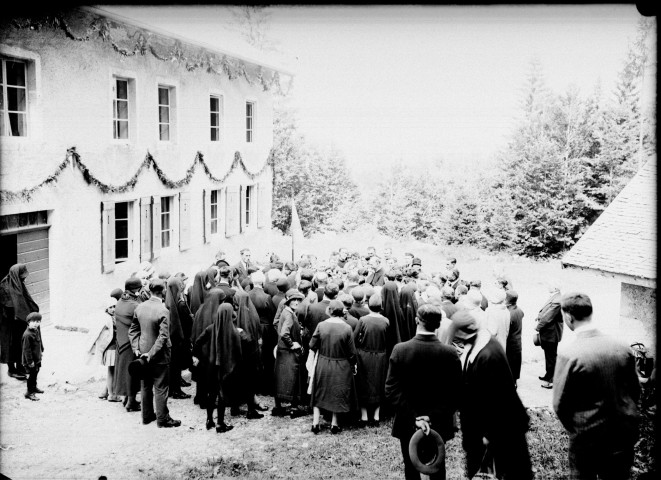 Colonie de Prémanon. Groupe devant la colonie