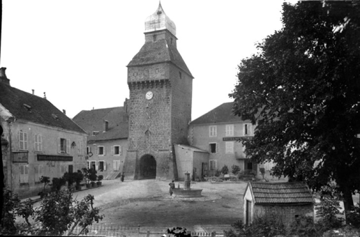 Nozeroy, la tour de l'horloge