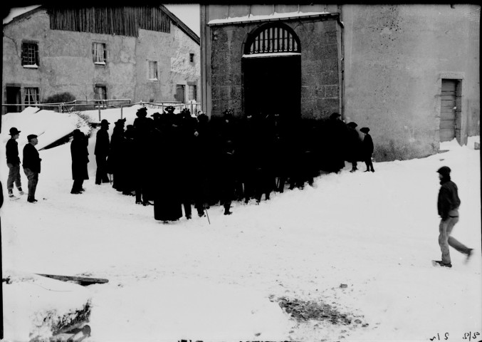 Regroupement de personnes. Plénise