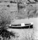 Une barque sur le lac.