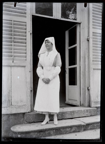 Portraits du Corps des forestiers canadiens et autres troupes : infirmière.