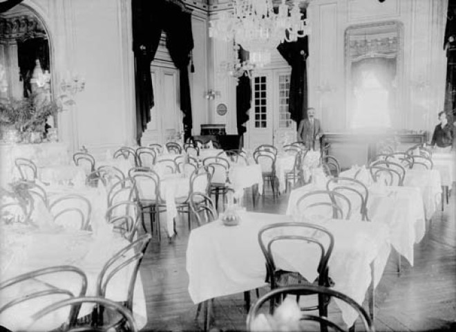 Hôtel des Bains. Salle à manger. Salins