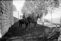 Deux militaires canadiens à cheval