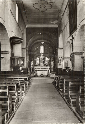 Courtefontaine (Jura). L'intérieur de l'église, monument du XIIème siècle. 39-Jura