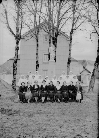 Groupe de soeurs. Cuvier