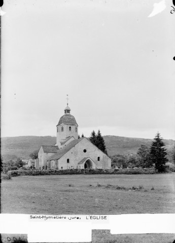 Vue d'ensemble de l'église de Saint-Hymetière