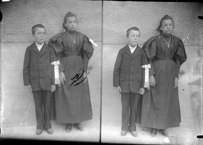 Une jeune fille et un communiant