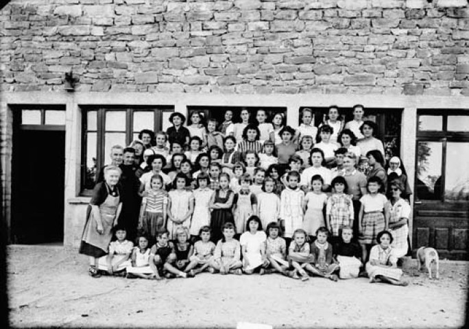 Colonie. Groupe d'enfants