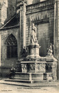 Dole (Jura). La fontaine, place Nationale. Veuve Karrer.
