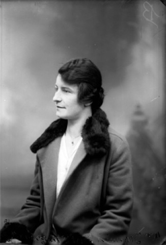 Mademoiselle Jeannin, institutrice. MIgnovillard