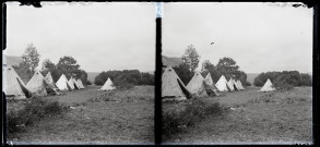 Soldats canadiens à Vers-en-Montagne pour l'exploitation des bois de la Fresse : camp de tentes au champ Berthod.