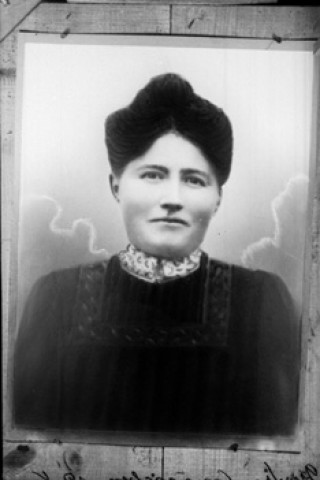 Reproduction. Une femme Gingre. Longcochon