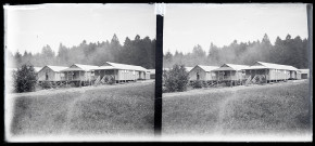 Exploitation de la forêt de la Joux par les soldats canadiens : baraquements en bois du camp de Montrainçon.