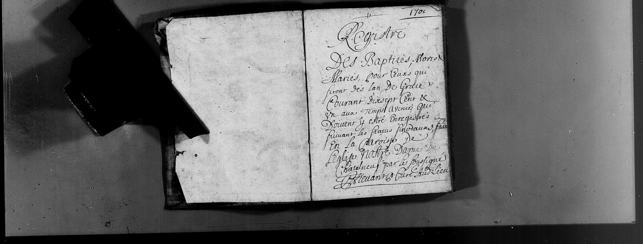 Série communale : baptêmes, mariages, sépultures août 1701-1708.