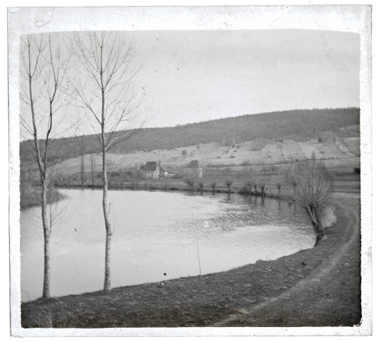 La Loue près de Port-Lesney et les fermes Bellefontaine.