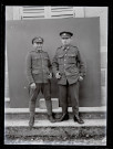 Portraits du Corps des forestiers canadiens et autres troupes : deux militaires canadiens.
