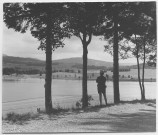 Vue du lac des Rousses vers [la commune des] Rousses.