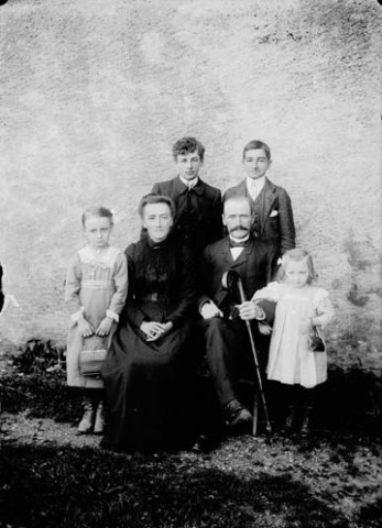 Famille Dole Cantonnier. Charbonny