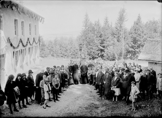 Colonie de Prémanon. Groupe devant la colonie