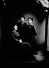 Portrait de trois femmes. Charles Nicod . Doye