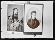 Reproduction de deux portraits de femmes : l'une, assise, tient un livre entre les mains ; l'autre est vue en buste.