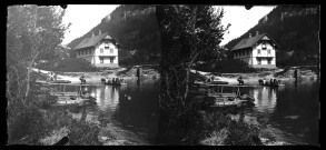 Promenade en barque dans les derniers bassins du Doubs, près de l'Hôtel de la chute.