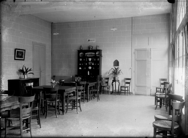 Ecole de jeunes filles. Dijon. Salle à manger